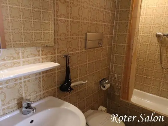 Tek Büyük Yataklı Oda (Roter Salon)