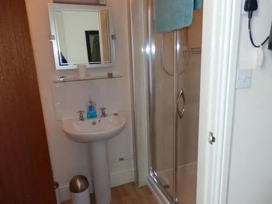 Tek Kişilik Oda, Ortak Banyo