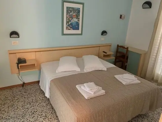 Classic Tek Büyük Yataklı Oda