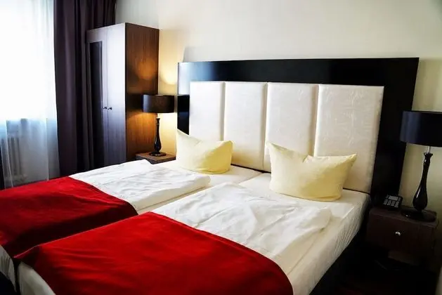 Basic Üç Kişilik Oda (Double Room with Extra Bed)