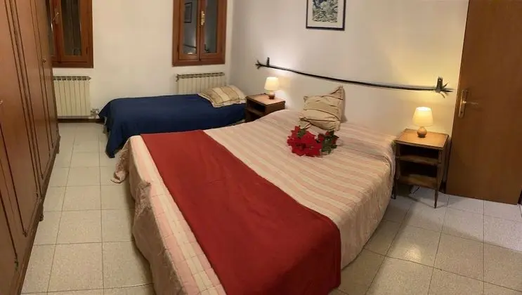 Üç Kişilik Oda, Ortak Banyo, Şehir Manzaralı