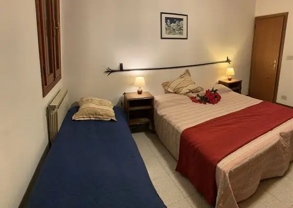 Üç Kişilik Oda, Ortak Banyo, Şehir Manzaralı