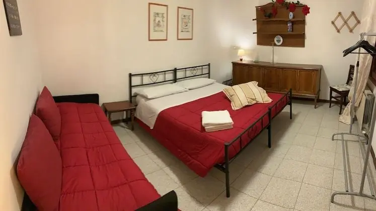 Üç Kişilik Oda, Ortak Banyo, Şehir Manzaralı