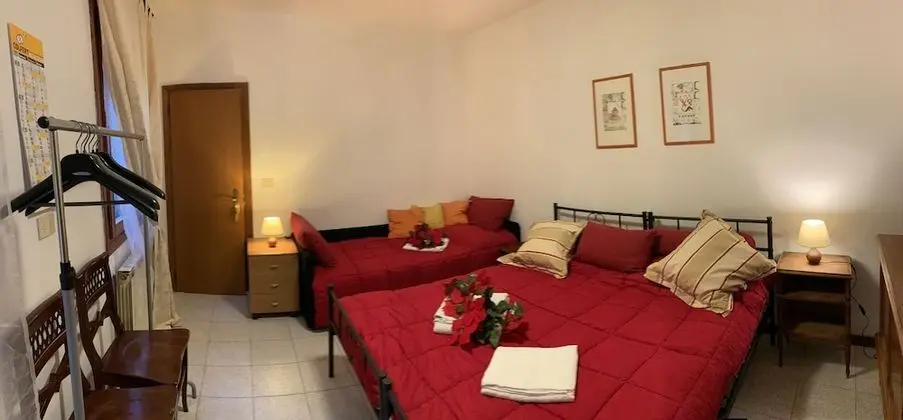 Üç Kişilik Oda, Ortak Banyo, Şehir Manzaralı