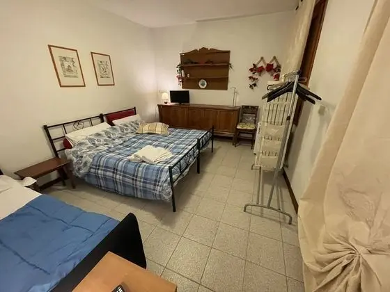 Üç Kişilik Oda, Ortak Banyo, Şehir Manzaralı