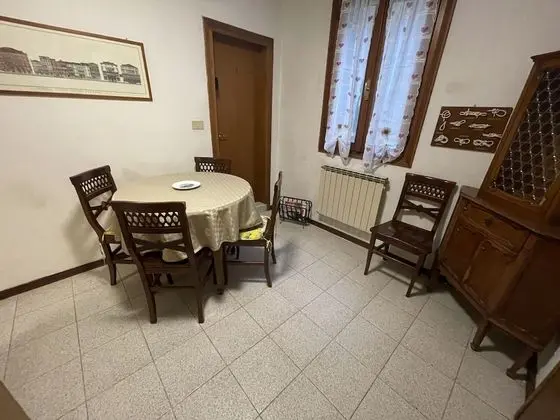 Üç Kişilik Oda, Ortak Banyo, Şehir Manzaralı