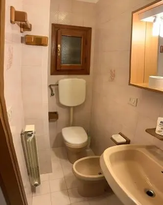 Üç Kişilik Oda, Ortak Banyo, Şehir Manzaralı