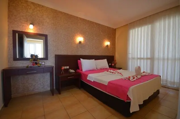 https://imagessl.etstur.com/files/images/hotelImages/TR/91151/l/Park-Admiral-Hotel-Oda-285520.jpg
