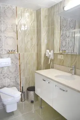 https://imagessl.etstur.com/files/images/hotelImages/TR/91151/l/Park-Admiral-Hotel-Oda-285526.jpg