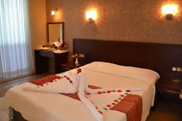 https://imagessl.etstur.com/files/images/hotelImages/TR/91151/l/Park-Admiral-Hotel-Oda-285527.jpg