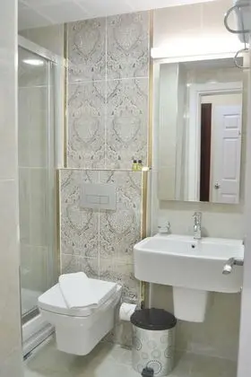 https://imagessl.etstur.com/files/images/hotelImages/TR/91151/l/Park-Admiral-Hotel-Oda-285530.jpg