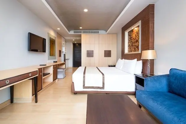 Premier Studio, 1 King Bed with Balcony