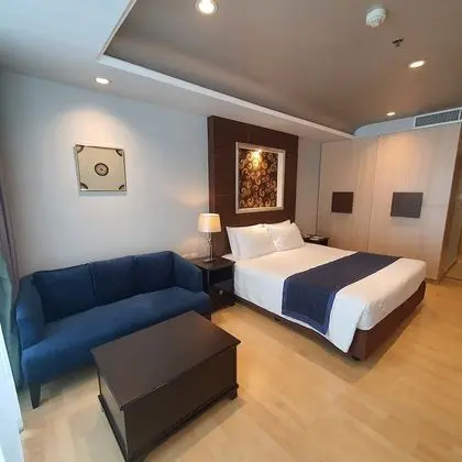 Premier Studio, 1 King Bed with Balcony