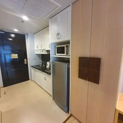 Premier Studio, 1 King Bed with Balcony