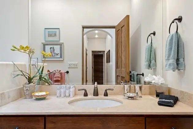 Ev (Adobe Dream - Luxury East Side Adobe )