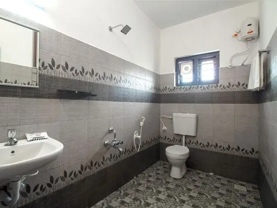 Deluxe Tek Büyük Yataklı Oda (AC)