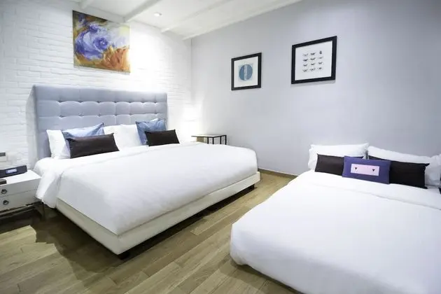 Premier King (no window), with Sofa bed