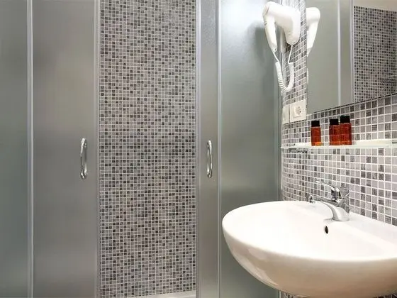 Üç Kişilik Oda, Şehir Manzaralı