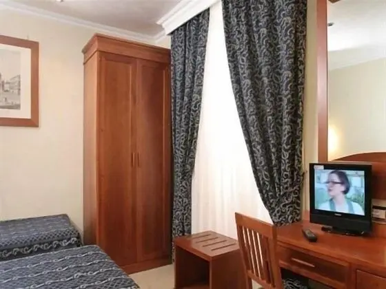Üç Kişilik Oda