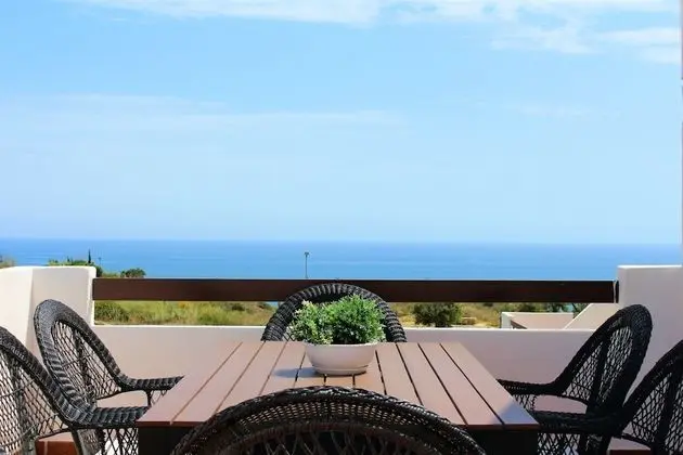 Design Ev, 4 Yatak Odası, Havuz Kullanımı, Denize Bakan