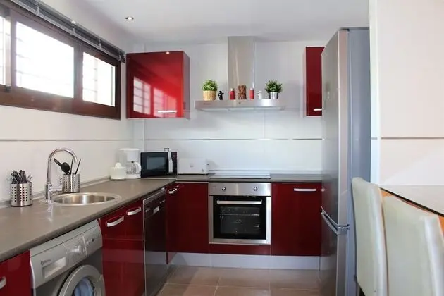 Design Ev, 4 Yatak Odası, Havuz Kullanımı, Denize Bakan