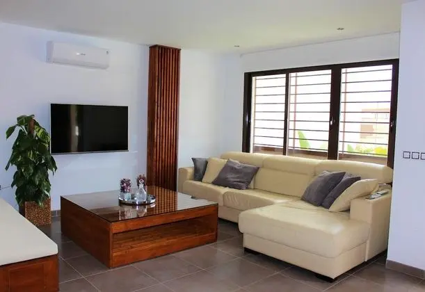 Design Ev, 4 Yatak Odası, Havuz Kullanımı, Denize Bakan