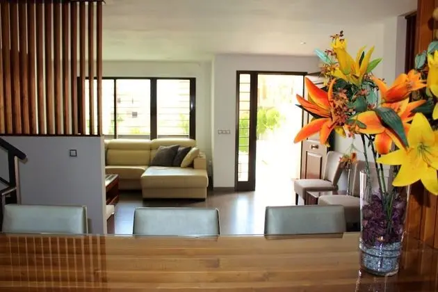 Design Ev, 4 Yatak Odası, Havuz Kullanımı, Denize Bakan