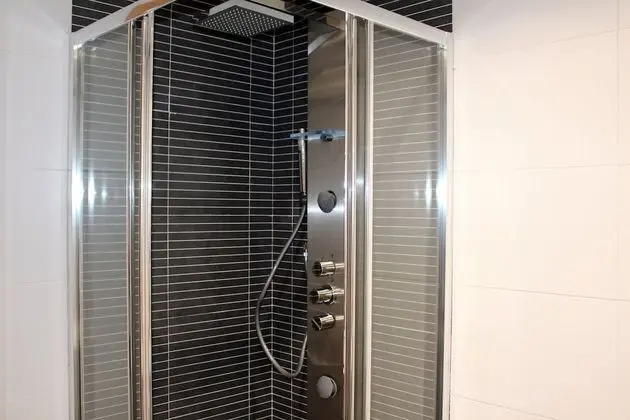 Design Ev, 4 Yatak Odası, Havuz Kullanımı, Denize Bakan