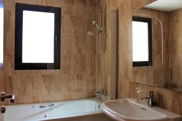 Design Ev, 4 Yatak Odası, Havuz Kullanımı, Denize Bakan