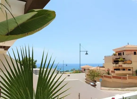 Design Ev, 4 Yatak Odası, Havuz Kullanımı, Denize Bakan