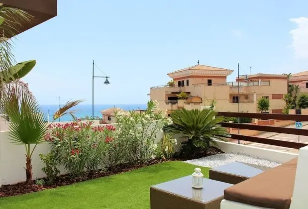 Design Ev, 4 Yatak Odası, Havuz Kullanımı, Denize Bakan