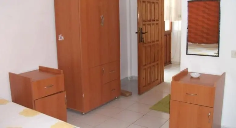 Triple, Bahçe Manzaralı