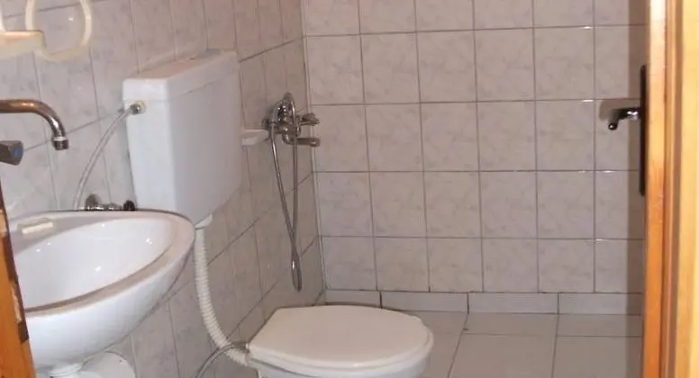 Triple, Bahçe Manzaralı