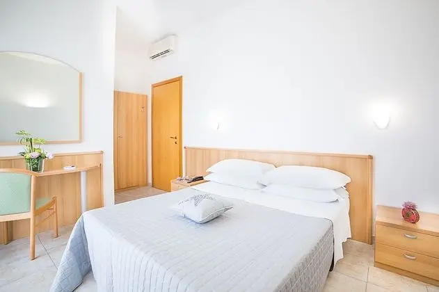 Comfort Tek Büyük veya İki Ayrı Yataklı Oda