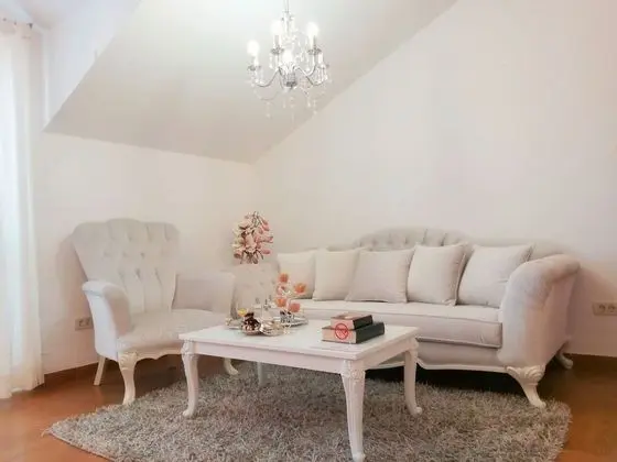 Comfort Apart Daire, Liman Manzaralı