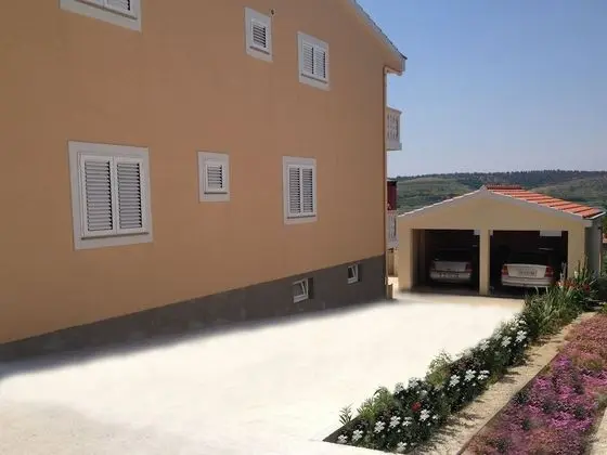 Apart Daire (Adria - with beautiful garden - A2(2))