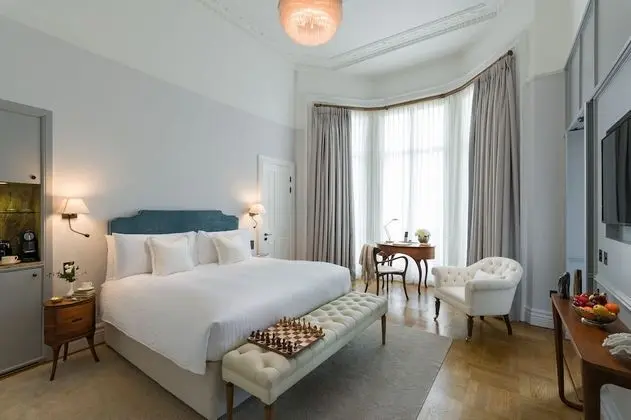 Deluxe Oda (1 King Bed)