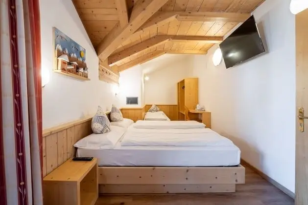 Economy Üç Kişilik Oda (1 Double bed and 1 Single bed)