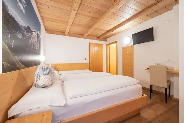 Economy Üç Kişilik Oda (1 Double bed and 1 Single bed)