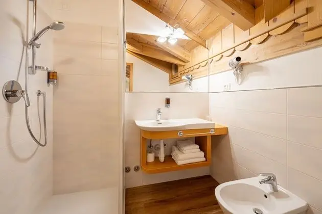 Economy Üç Kişilik Oda (1 Double bed and 1 Single bed)