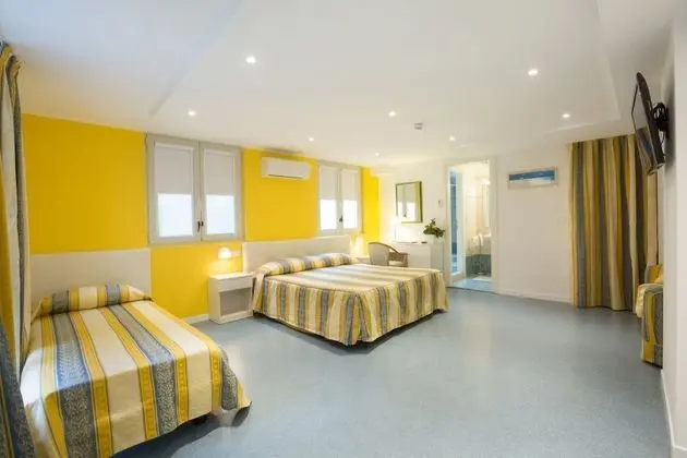 Standard Dört Kişilik Oda, Balkon, Deniz Manzaralı