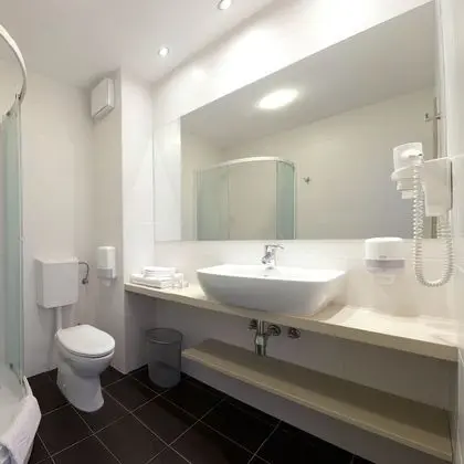 Standard Tek Büyük veya İki Ayrı Yataklı Oda, Balkon, Deniz Manzaralı