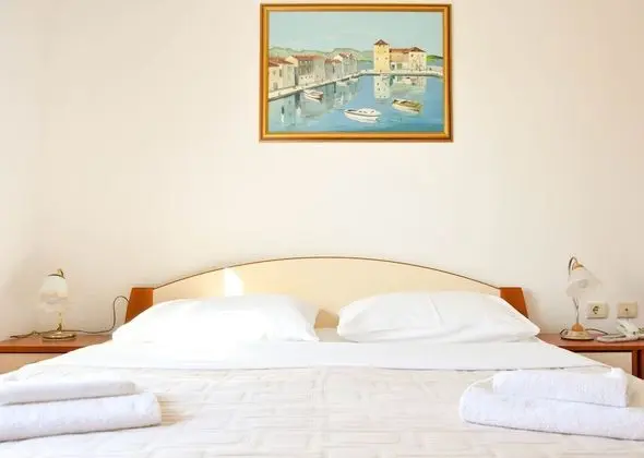 Basic Tek Büyük veya İki Ayrı Yataklı Oda