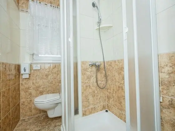 Basic Tek Büyük veya İki Ayrı Yataklı Oda