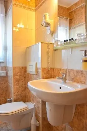 Basic Tek Büyük veya İki Ayrı Yataklı Oda