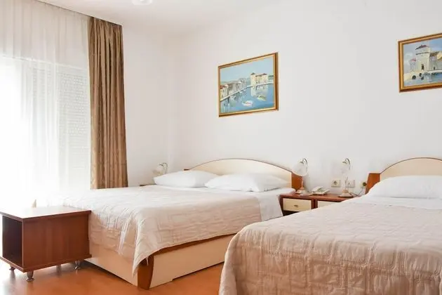 Basic Üç Kişilik Oda