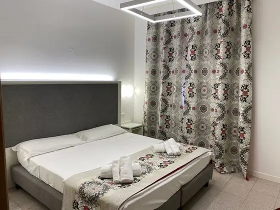 Tek Büyük Yataklı Oda, Ek Bina
