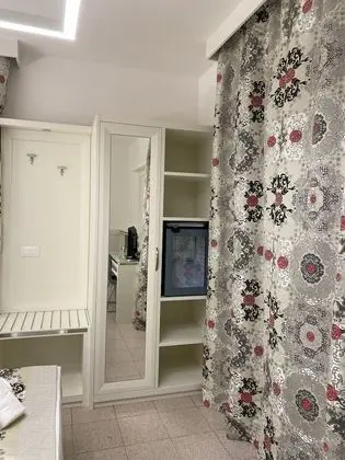Tek Büyük Yataklı Oda, Ek Bina