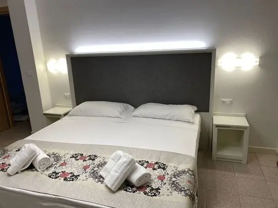 Tek Büyük Yataklı Oda, Ek Bina