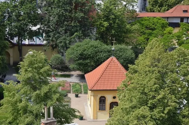 Tek Büyük veya İki Ayrı Yataklı Oda, Bahçe Manzaralı